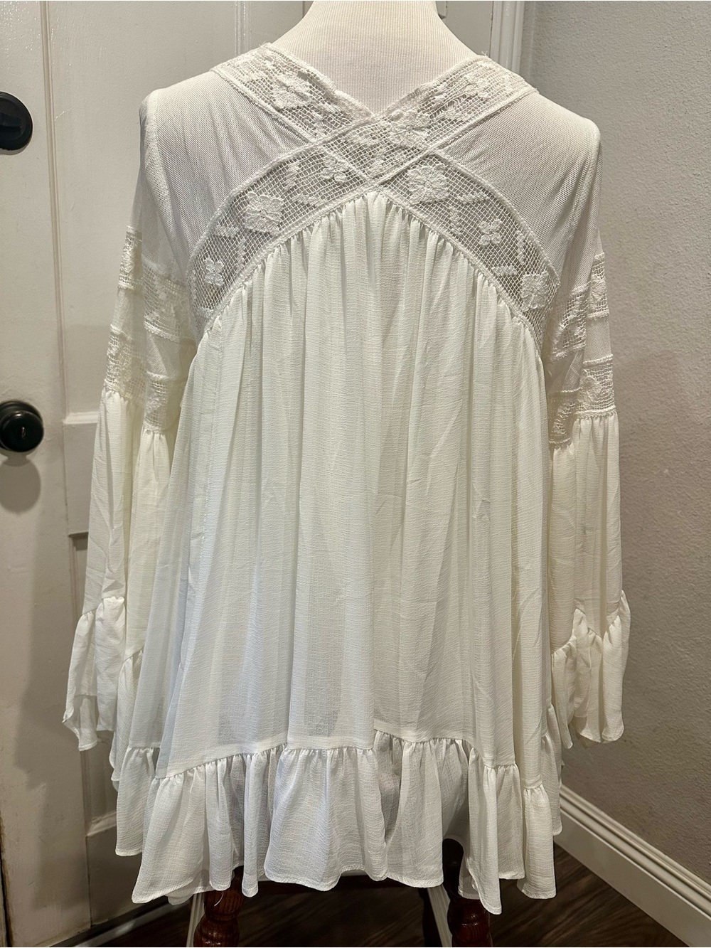 Free People Cream Button-Front Peasant Blouse Boho Chic Lightweight Ruffles M - Picture 2 of 8